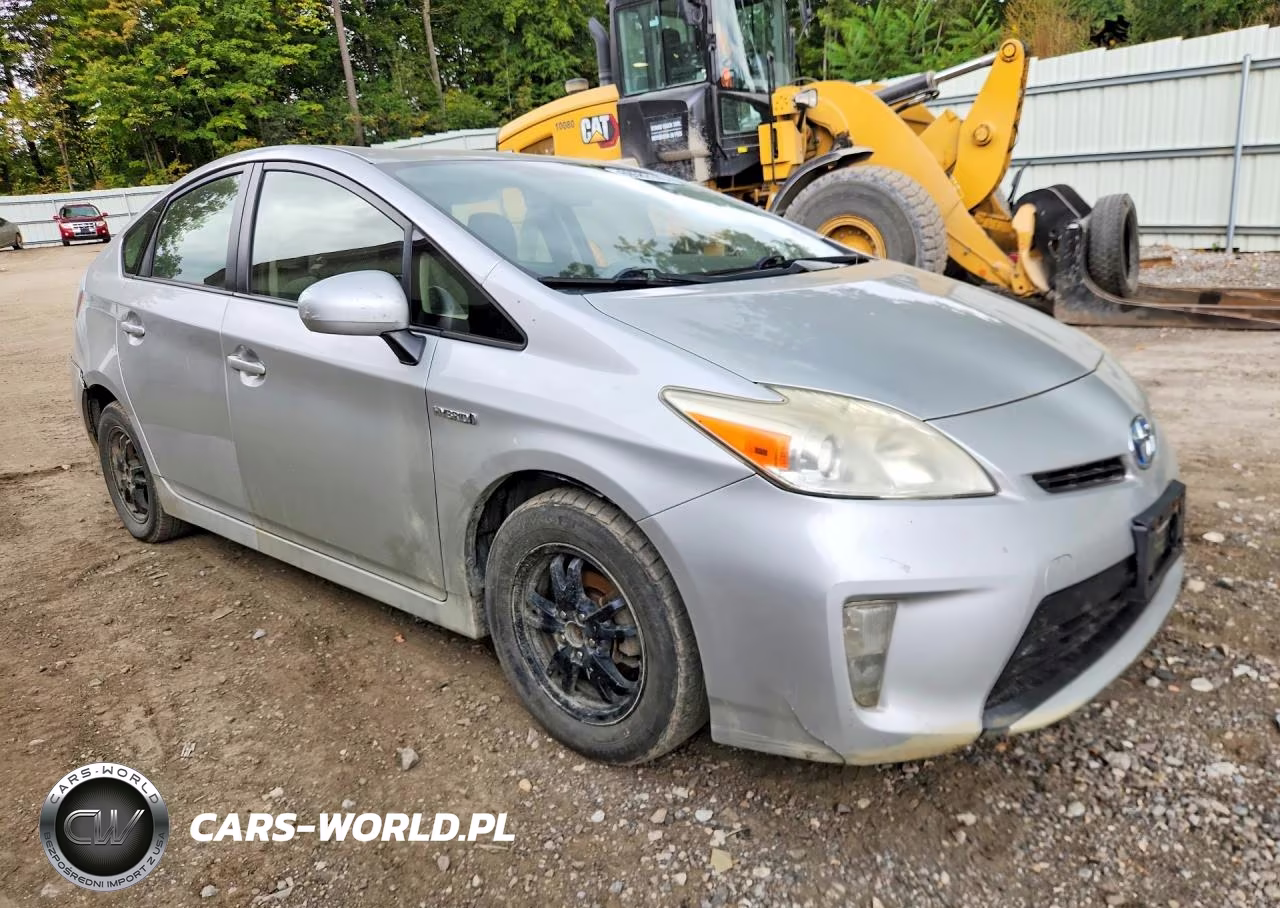 2013 Toyota Prius Two VIN:JTDKN3DU2D1696014 - 4