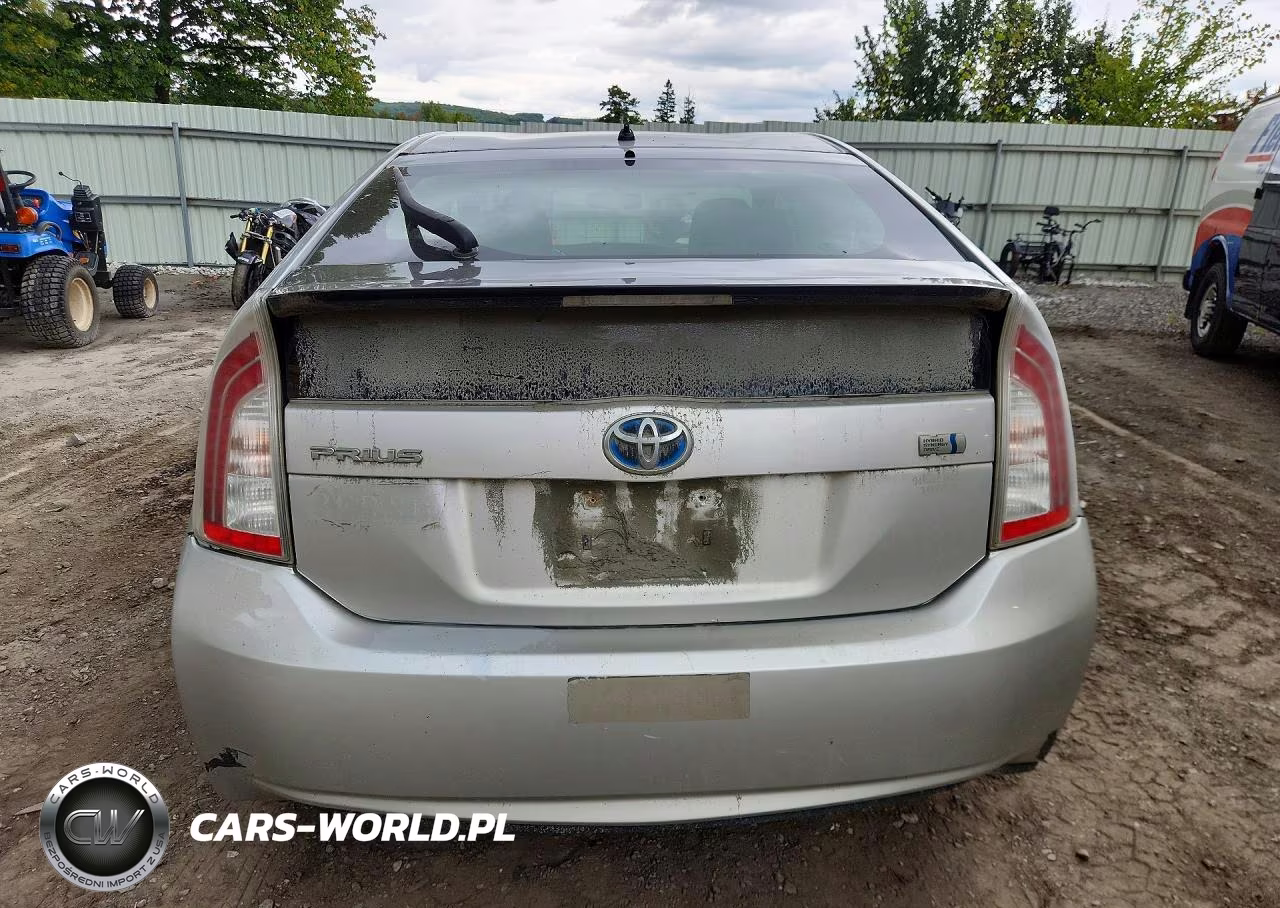 2013 Toyota Prius Two VIN:JTDKN3DU2D1696014 - 6