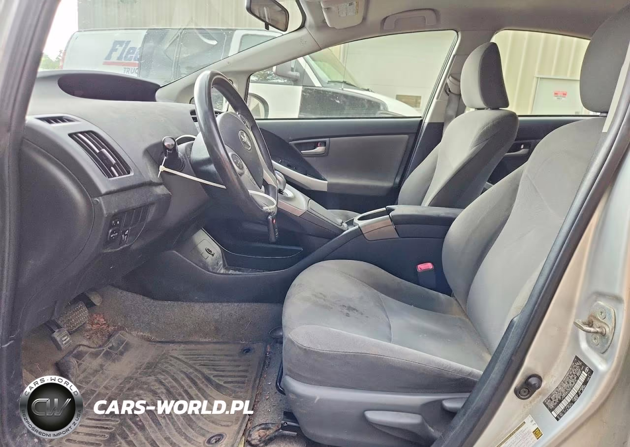 2013 Toyota Prius Two VIN:JTDKN3DU2D1696014 - 7