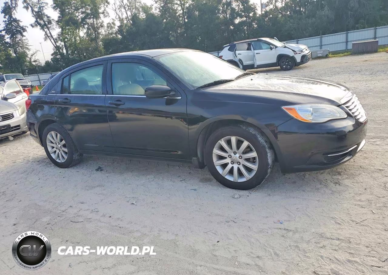 2013 Chrysler 200 Touring VIN:1C3CCBBB6DN578793 - 4