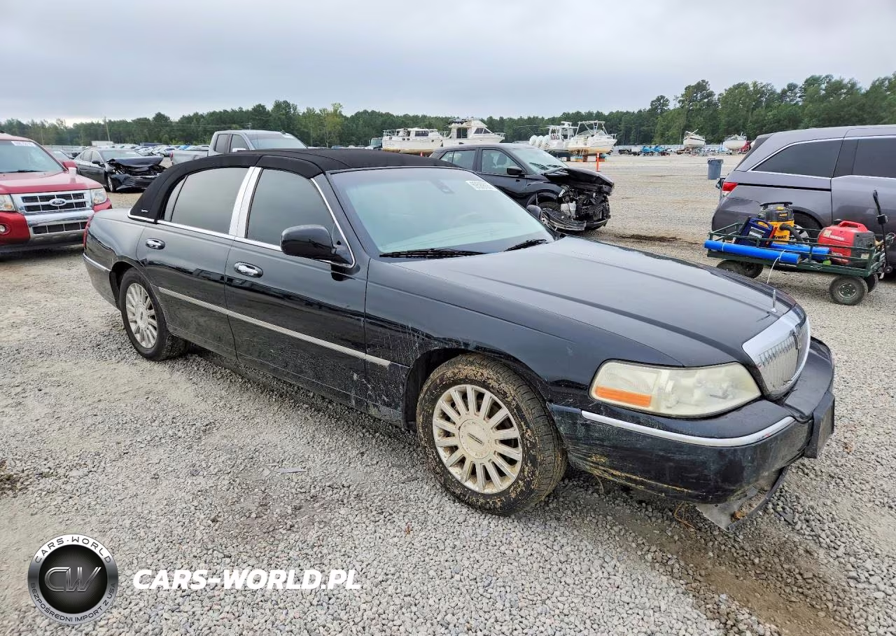 2003 Lincoln Town Car Signature VIN:1LNHM82W83Y647075 - 4