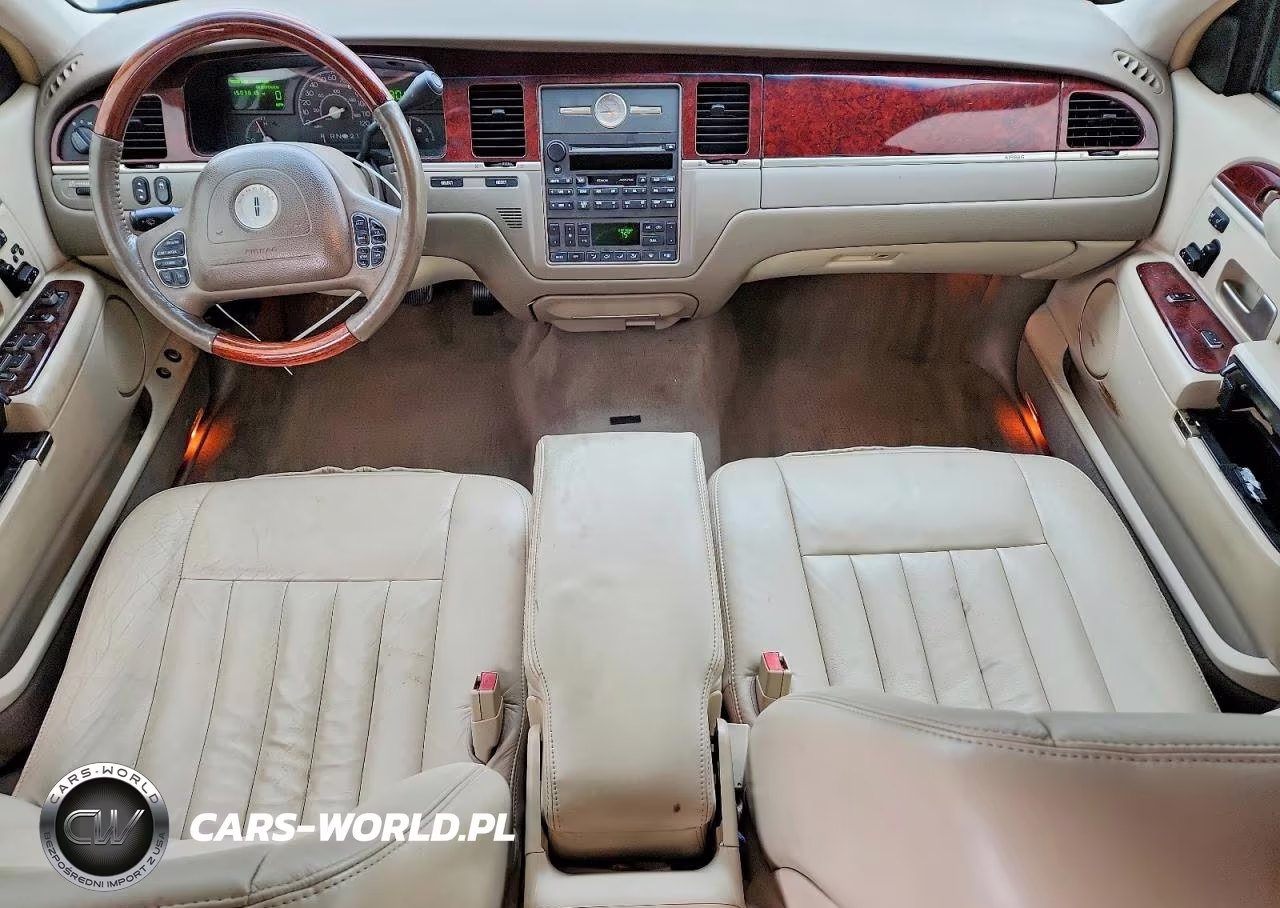 2003 Lincoln Town Car Signature VIN:1LNHM82W83Y647075 - 8