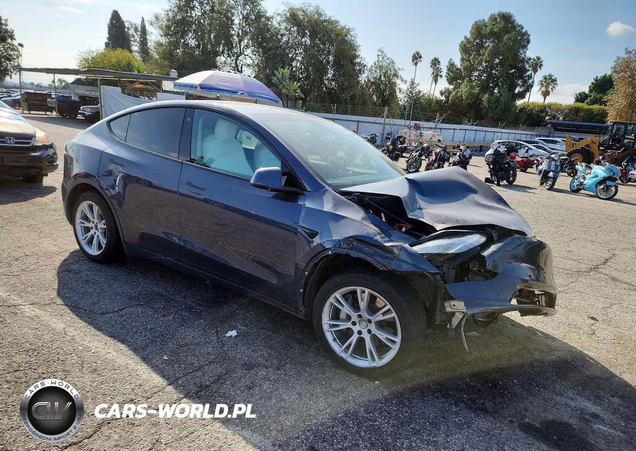 2020 Tesla Model Y VIN:5YJYGDEE9LF021977 - 4
