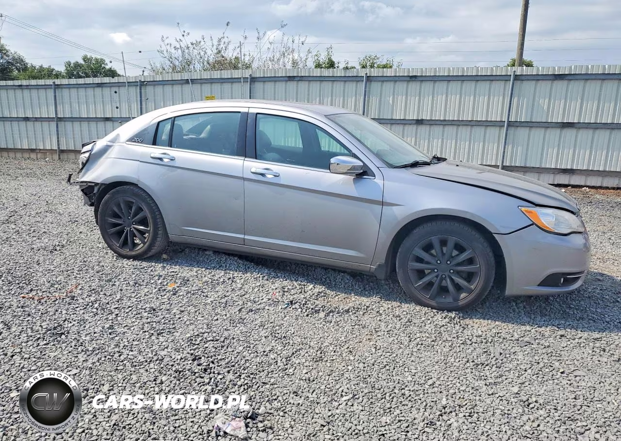 2014 Chrysler 200 Limited VIN:1C3CCBCG4EN152855 - 4