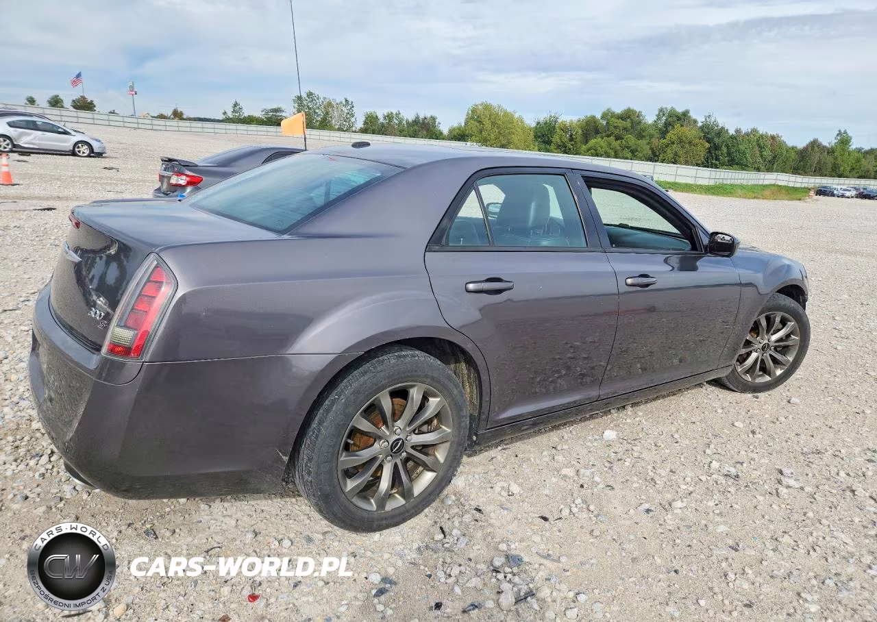 2014 Chrysler 300 S VIN:2C3CCAGGXEH240127 - 3