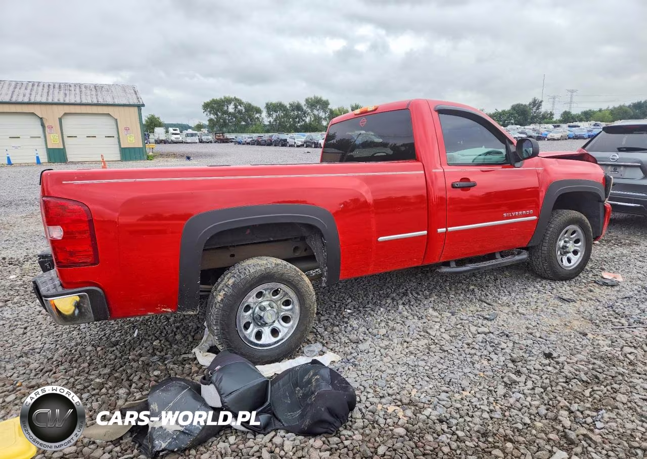 2010 Chevrolet Silverado C1500 VIN:1GCPCPEX5AZ279172 - 3