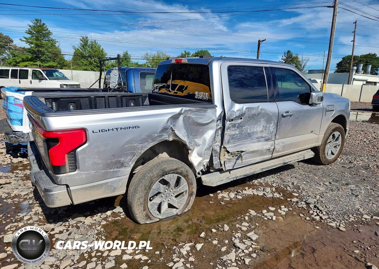 2023 Ford F150 Lightning Pro VIN:1FT6W1EV8PWG63200 - 3