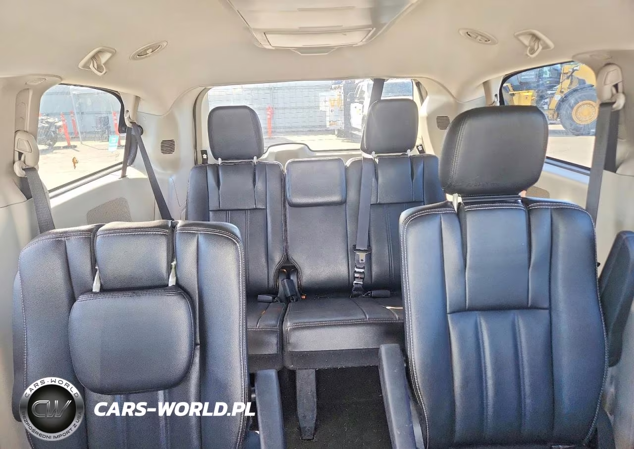 2016 Chrysler Town & Country Touring VIN:2C4RC1BG5GR289309 - 10