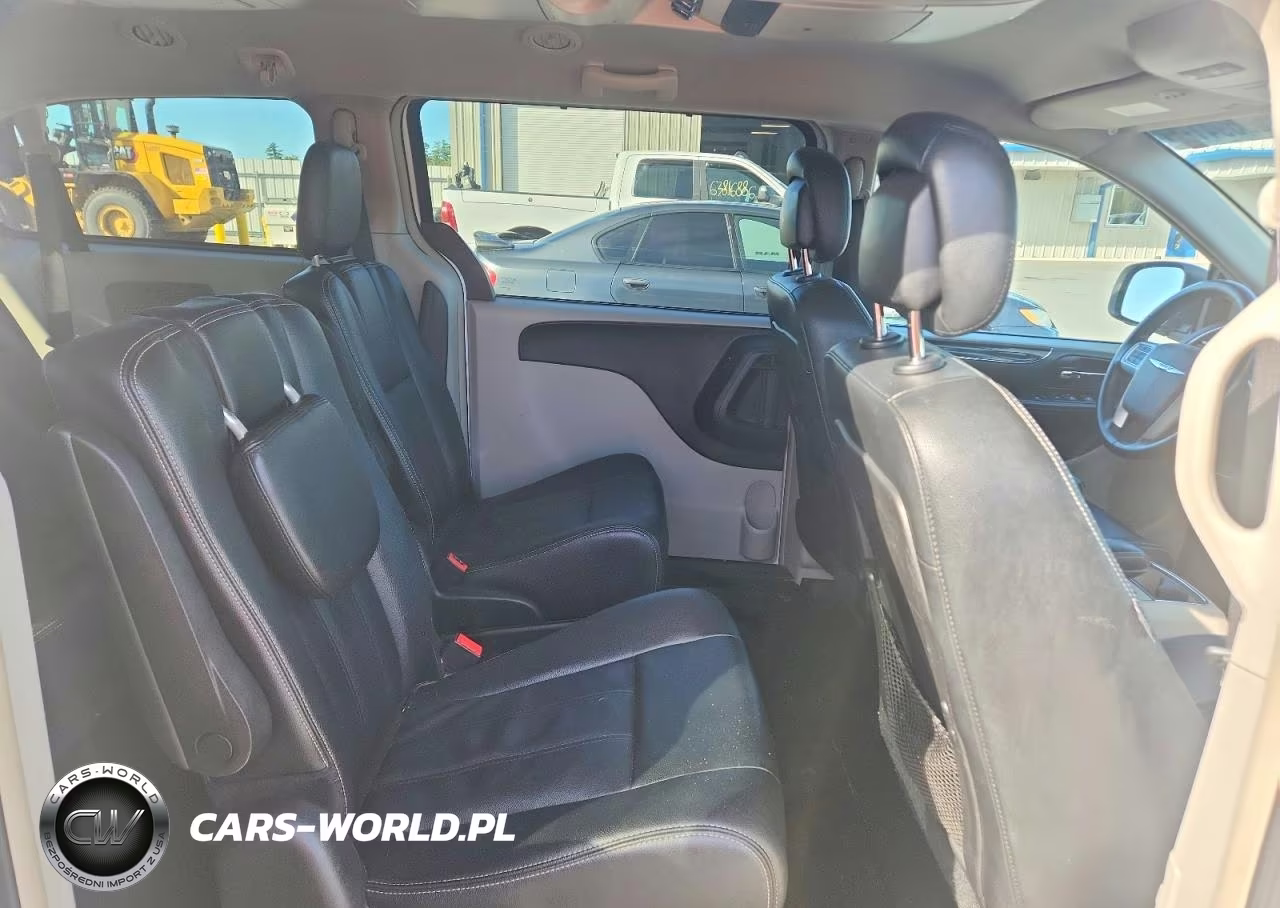 2016 Chrysler Town & Country Touring VIN:2C4RC1BG5GR289309 - 11