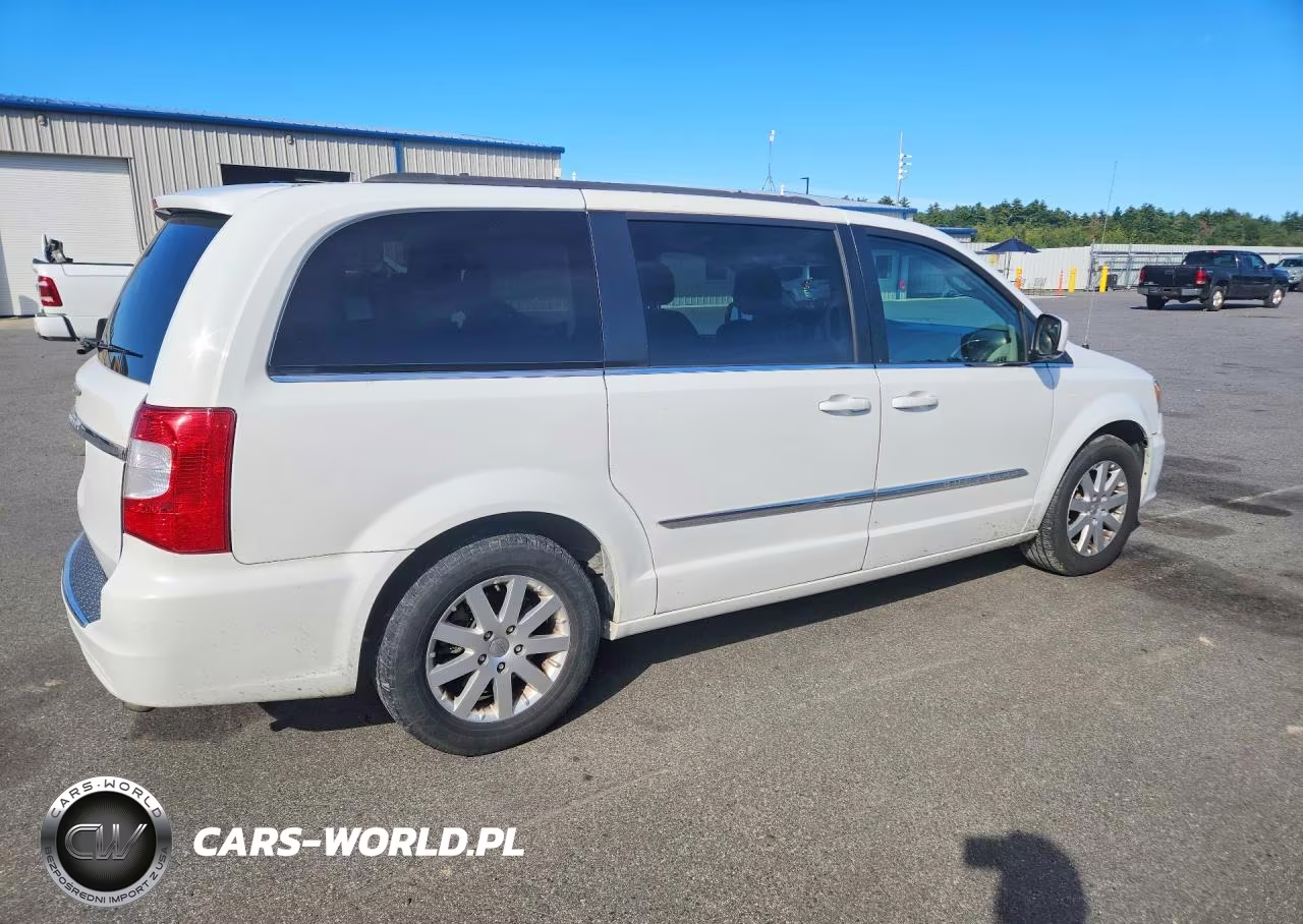 2016 Chrysler Town & Country Touring VIN:2C4RC1BG5GR289309 - 3
