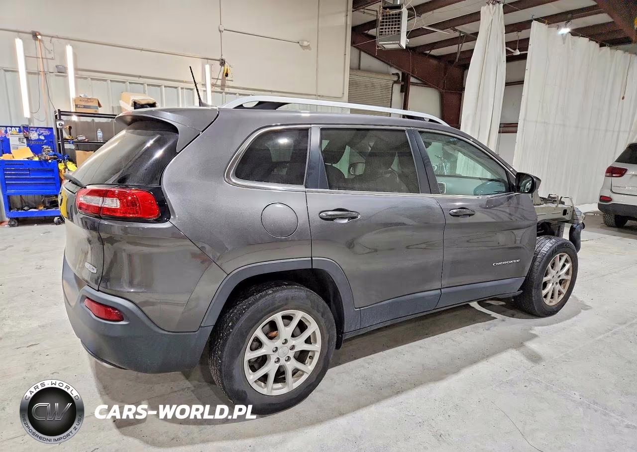 2018 Jeep Cherokee Latitude VIN:1C4PJMCX1JD608793 - 3