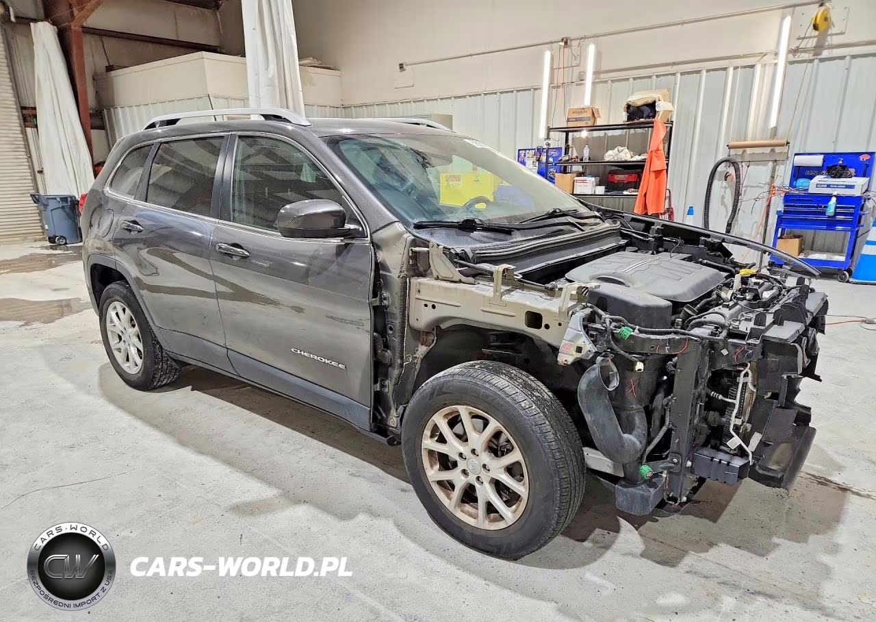 2018 Jeep Cherokee Latitude VIN:1C4PJMCX1JD608793 - 4