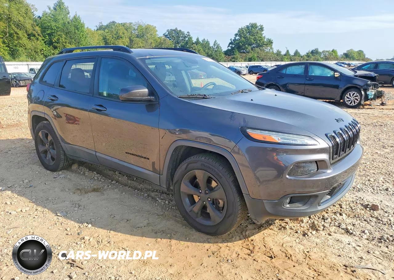 2015 Jeep Cherokee Latitude VIN:1C4PJMCB6FW740044 - 4