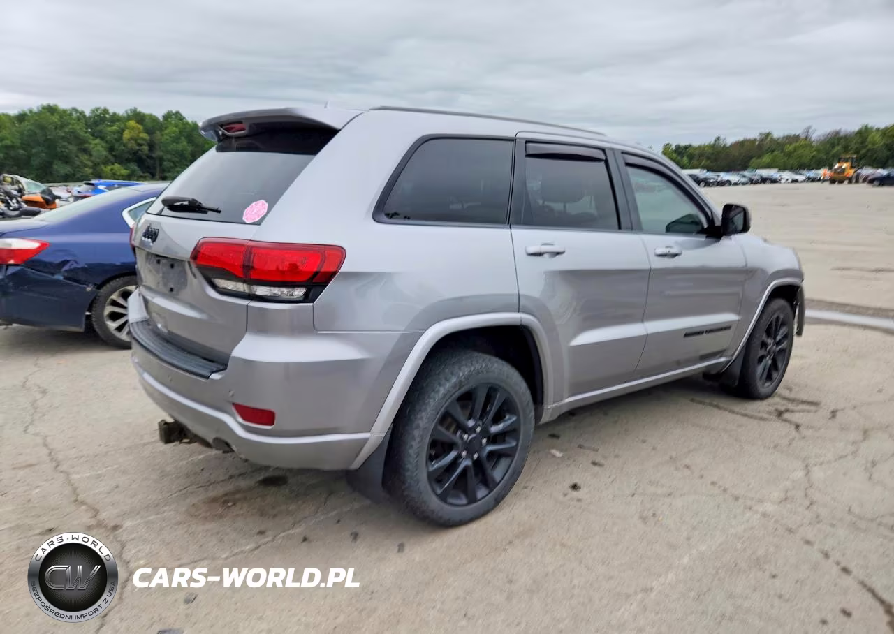 2017 Jeep Grand Cherokee Laredo VIN:1C4RJFAG0HC918988 - 3