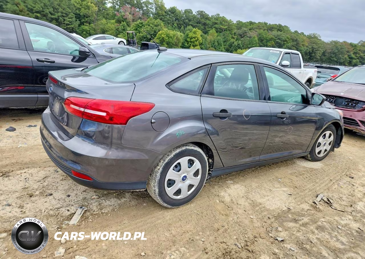 2018 Ford Focus S VIN:1FADP3E2XJL225735 - 3
