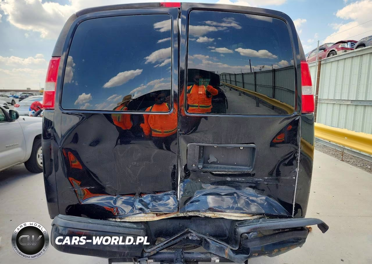 2019 Chevrolet Express G2500 Delivery Van VIN:1GCWGAFPXK1333254 - 10
