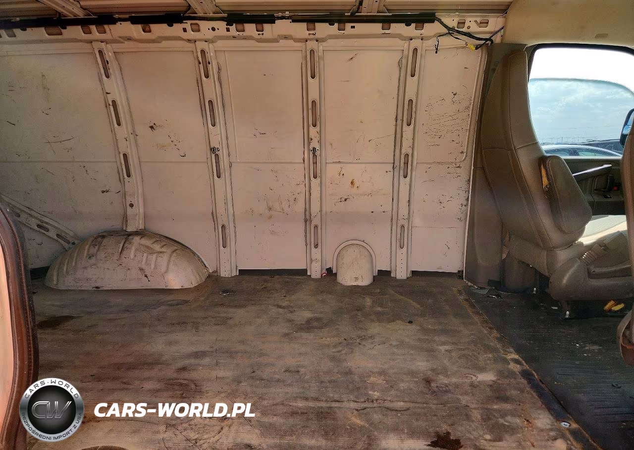2019 Chevrolet Express G2500 Delivery Van VIN:1GCWGAFPXK1333254 - 11