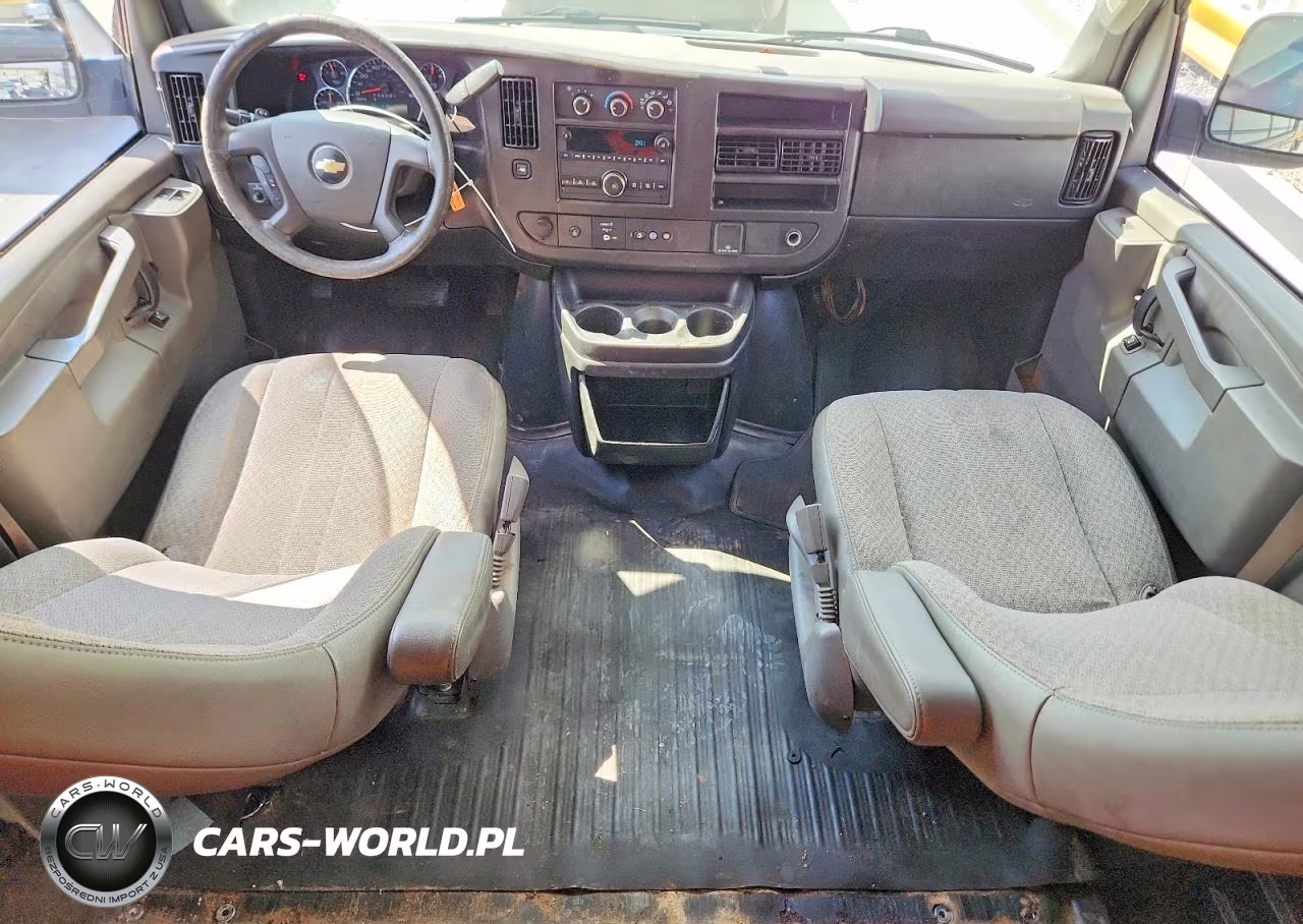 2019 Chevrolet Express G2500 Delivery Van VIN:1GCWGAFPXK1333254 - 8
