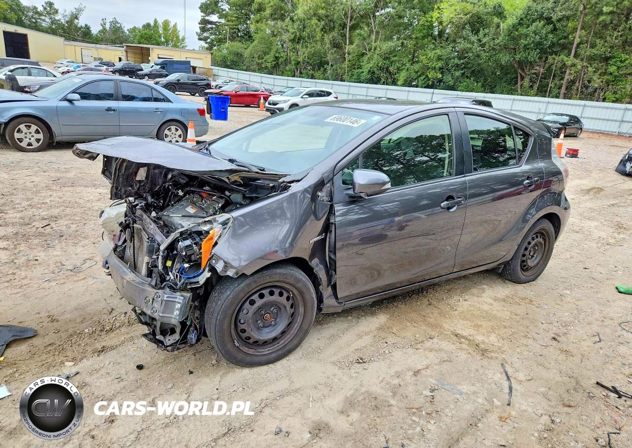 2015 Toyota Prius C Two VIN:JTDKDTB35F1109871 - 1
