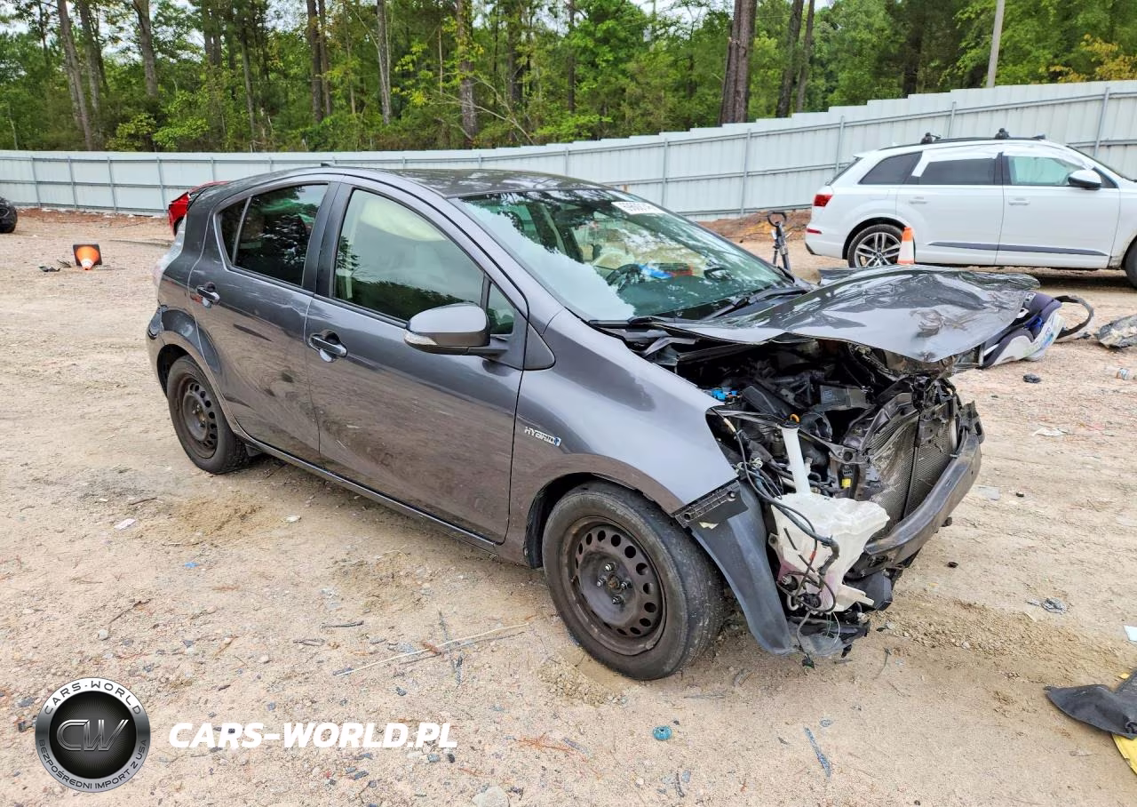 2015 Toyota Prius C Two VIN:JTDKDTB35F1109871 - 4