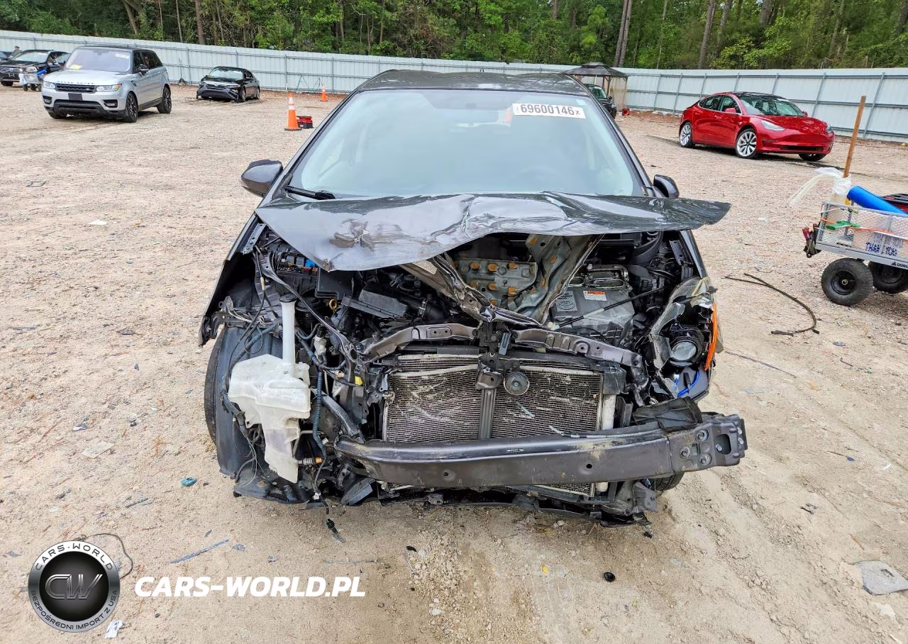 2015 Toyota Prius C Two VIN:JTDKDTB35F1109871 - 5