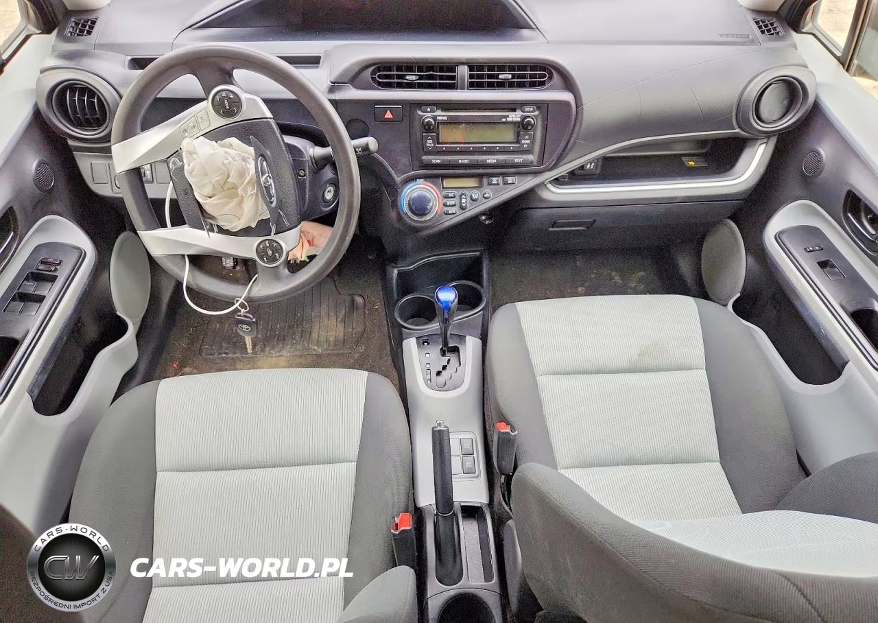 2015 Toyota Prius C Two VIN:JTDKDTB35F1109871 - 8