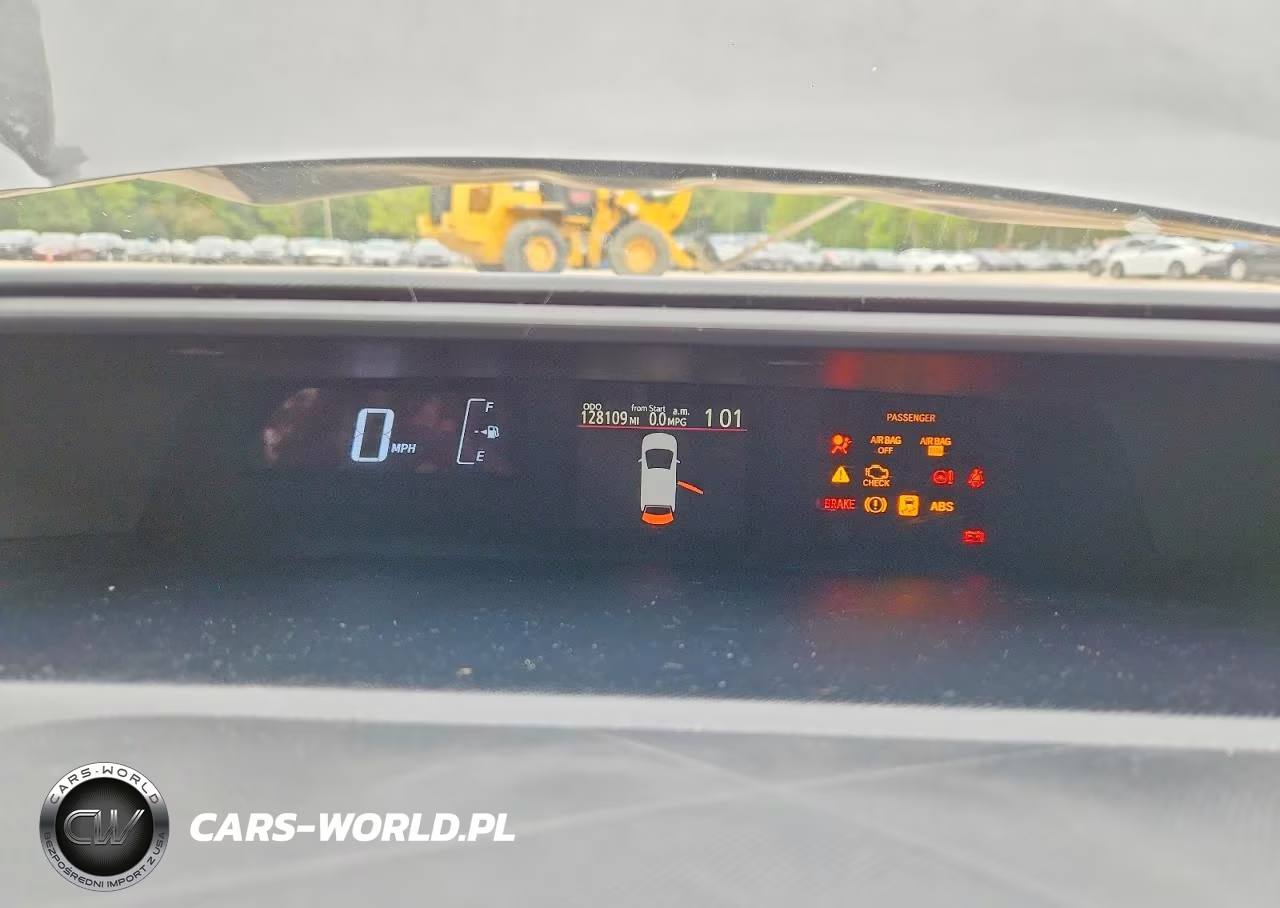 2015 Toyota Prius C Two VIN:JTDKDTB35F1109871 - 9