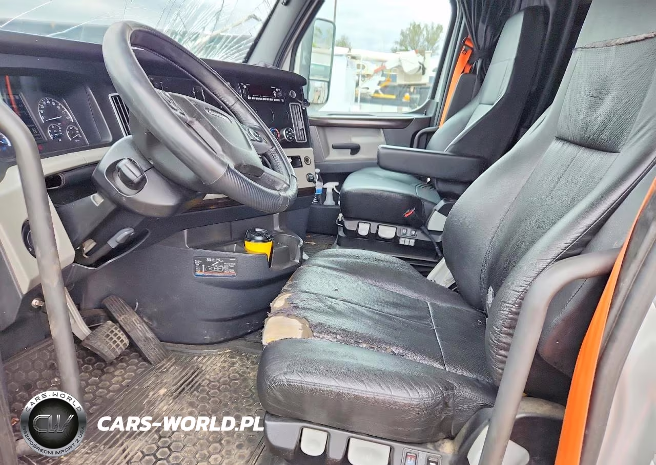 2020 Freightliner Cascadia 126 Semi Truck VIN:1FUJHHDR5LLLC7716 - 7