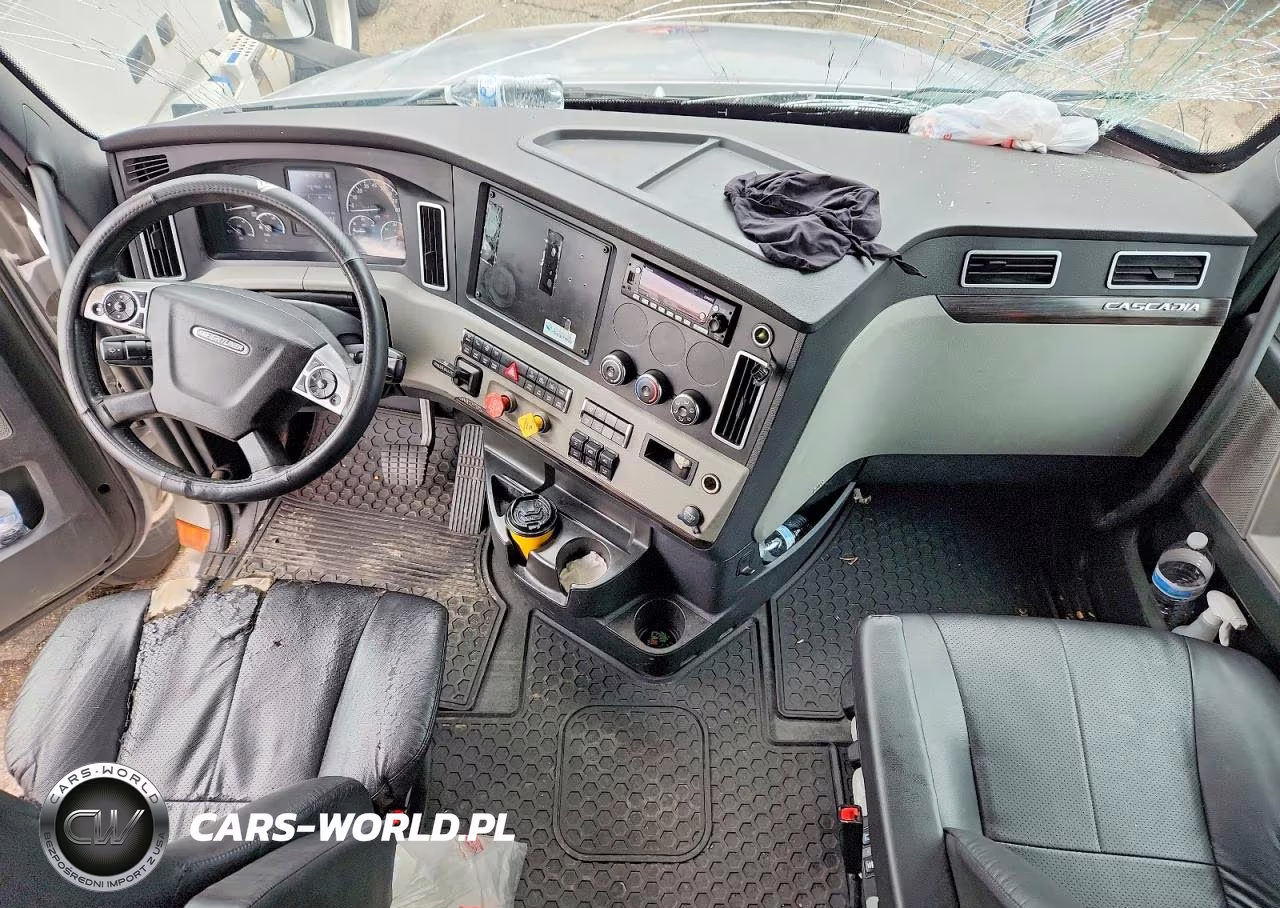 2020 Freightliner Cascadia 126 Semi Truck VIN:1FUJHHDR5LLLC7716 - 8