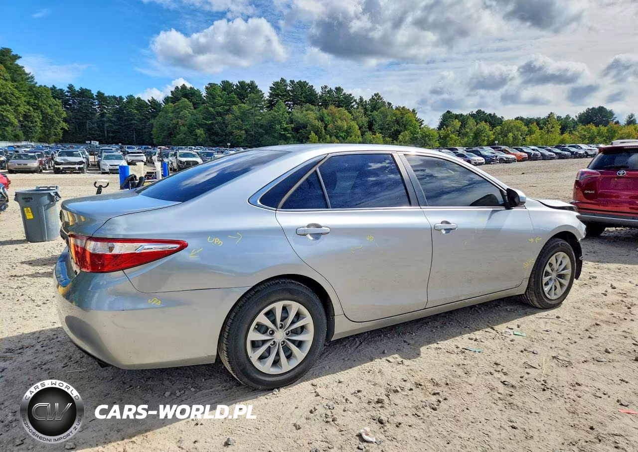 2016 Toyota Camry Le VIN:4T1BF1FK2GU163902 - 3