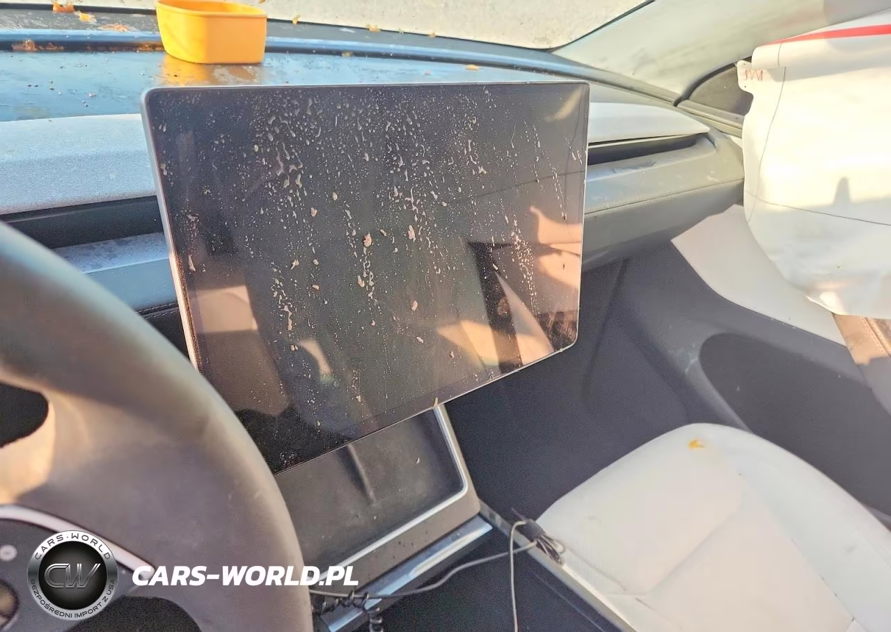 2026 Tesla Model Y VIN:7SAYGDEE9TA432747 - 9