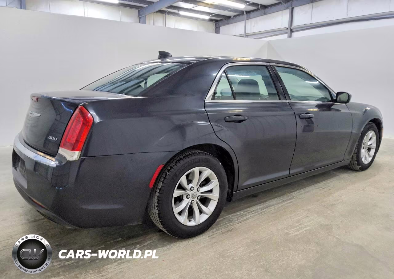 2015 Chrysler 300 Limited VIN:2C3CCAAGXFH929823 - 3