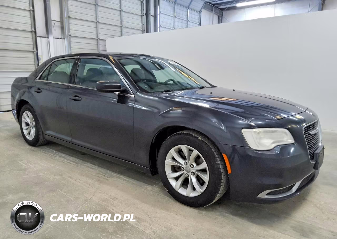 2015 Chrysler 300 Limited VIN:2C3CCAAGXFH929823 - 4