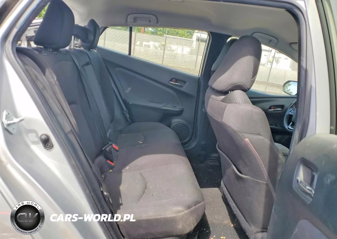 2021 Toyota Prius Le VIN:JTDKAMFU0M3140562 - 10