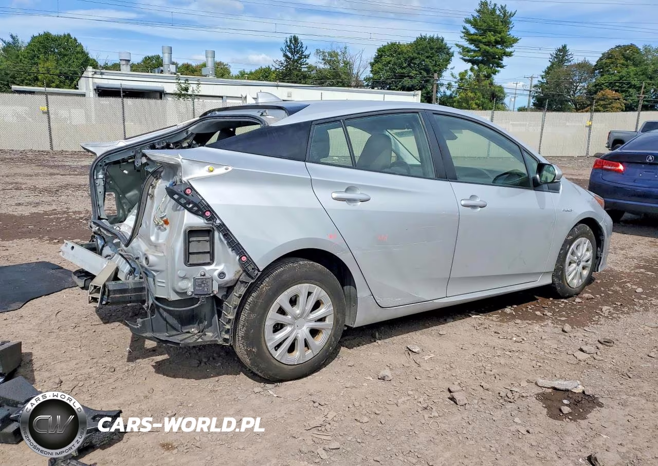2021 Toyota Prius Le VIN:JTDKAMFU0M3140562 - 3