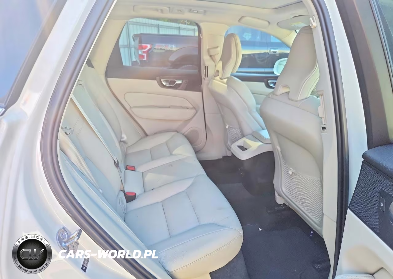 2022 Volvo Xc60 B5 Momentum VIN:YV4L12RK4N1032345 - 10