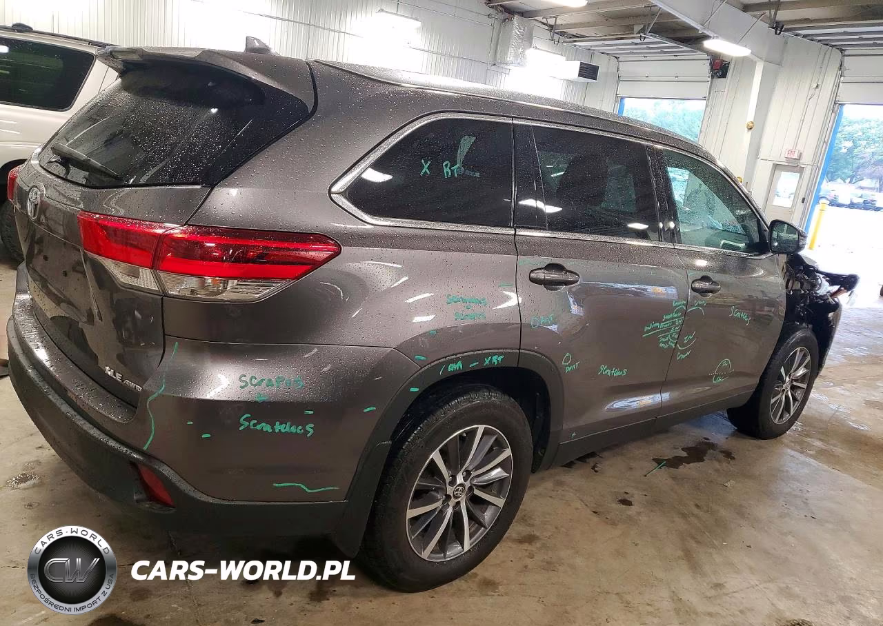 2019 Toyota Highlander Xle VIN:5TDJZRFH2KS706687 - 3