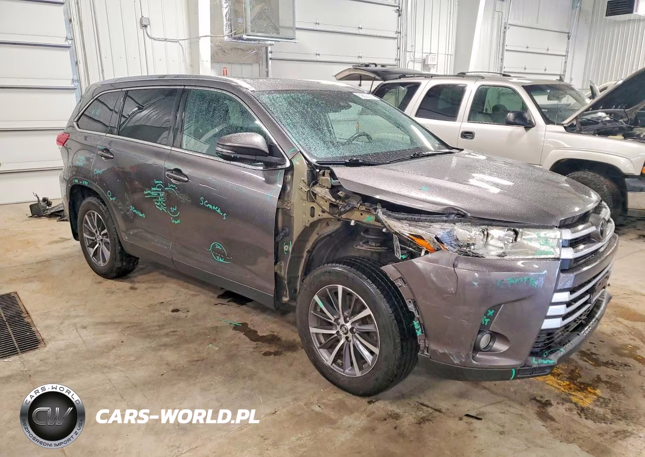2019 Toyota Highlander Xle VIN:5TDJZRFH2KS706687 - 4