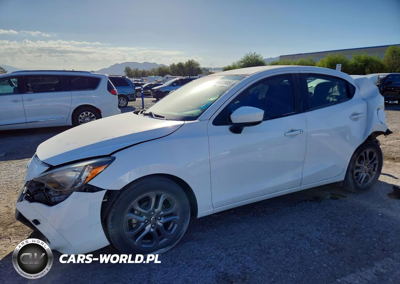 2019 Toyota Yaris Le VIN:3MYDLBYV5KY523285 - 1