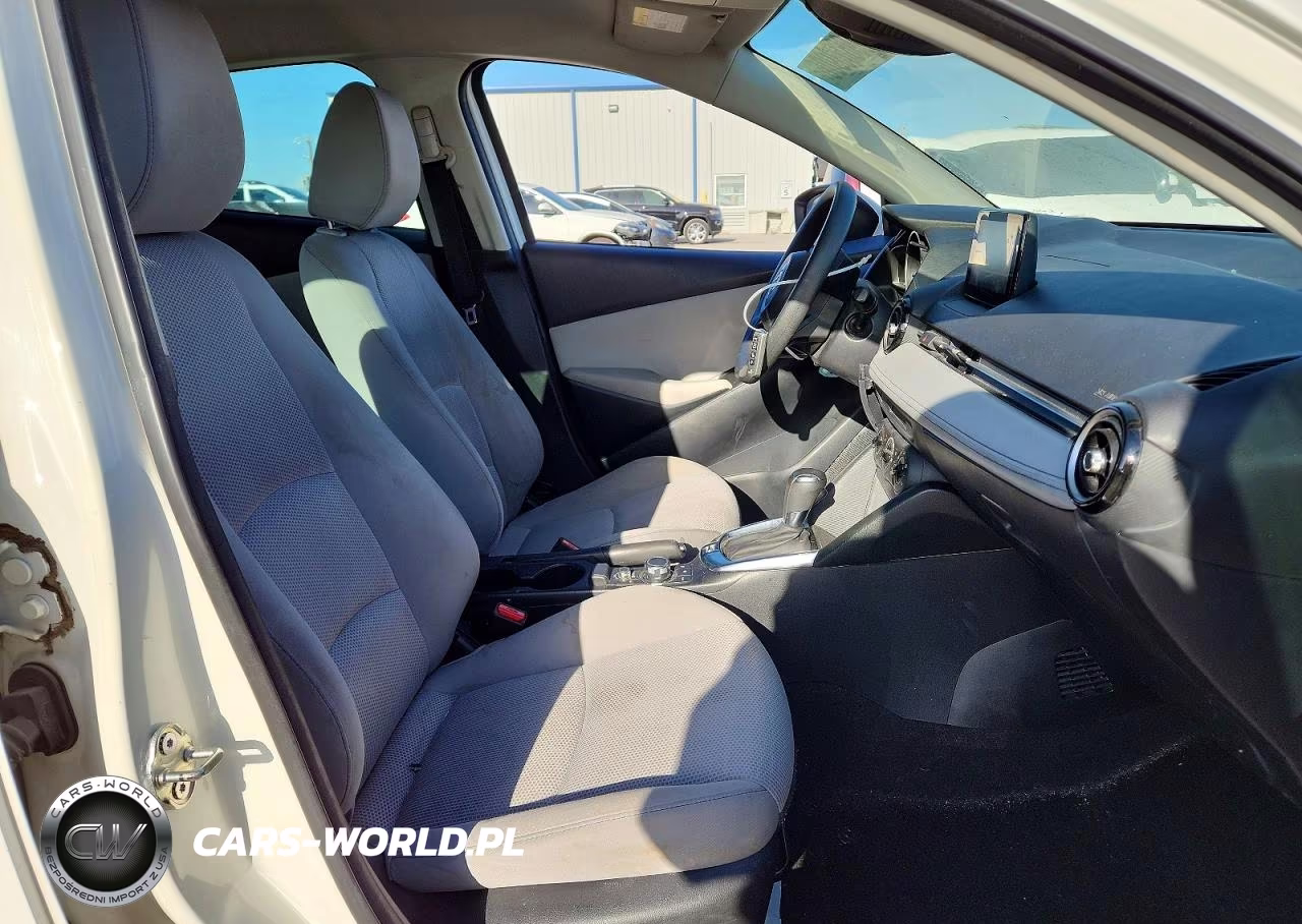 2019 Toyota Yaris Le VIN:3MYDLBYV5KY523285 - 7