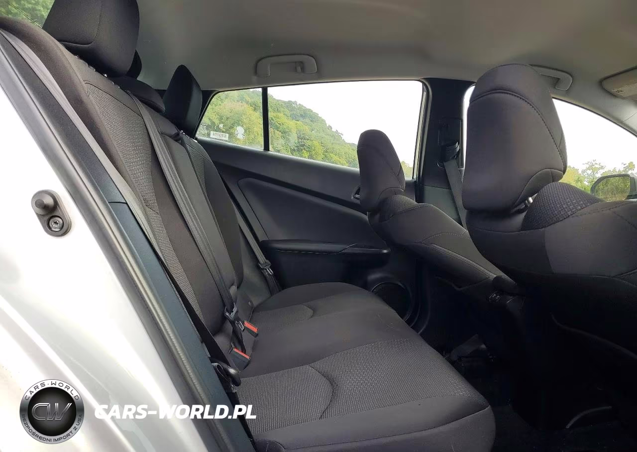 2021 Toyota Prius Le VIN:JTDKAMFU2M3152289 - 10
