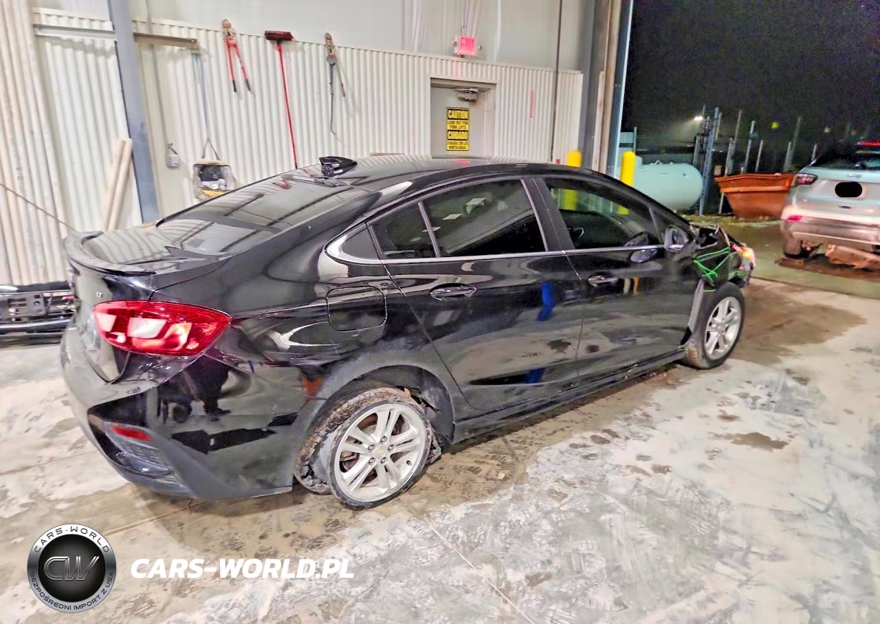 2018 Chevrolet Cruze Lt VIN:1G1BE5SM1J7148649 - 3