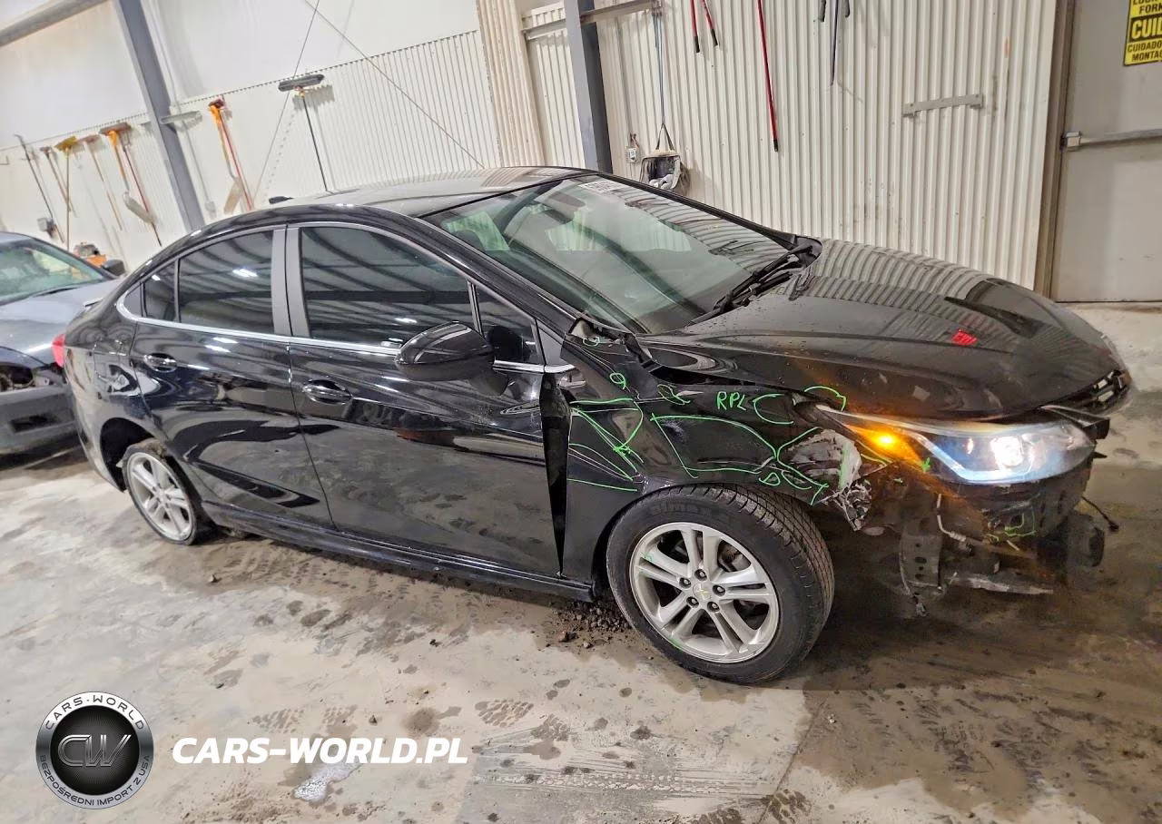 2018 Chevrolet Cruze Lt VIN:1G1BE5SM1J7148649 - 4