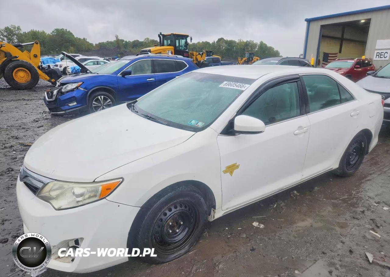 2014 Toyota Camry Hybrid Le – zdjęcie 1 z 12