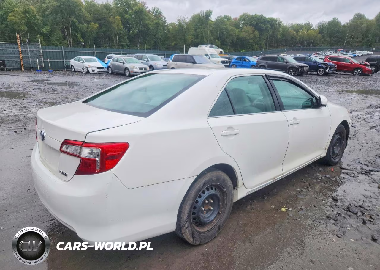 2014 Toyota Camry Hybrid Le VIN:4T1BD1FK9EU138112 - 3