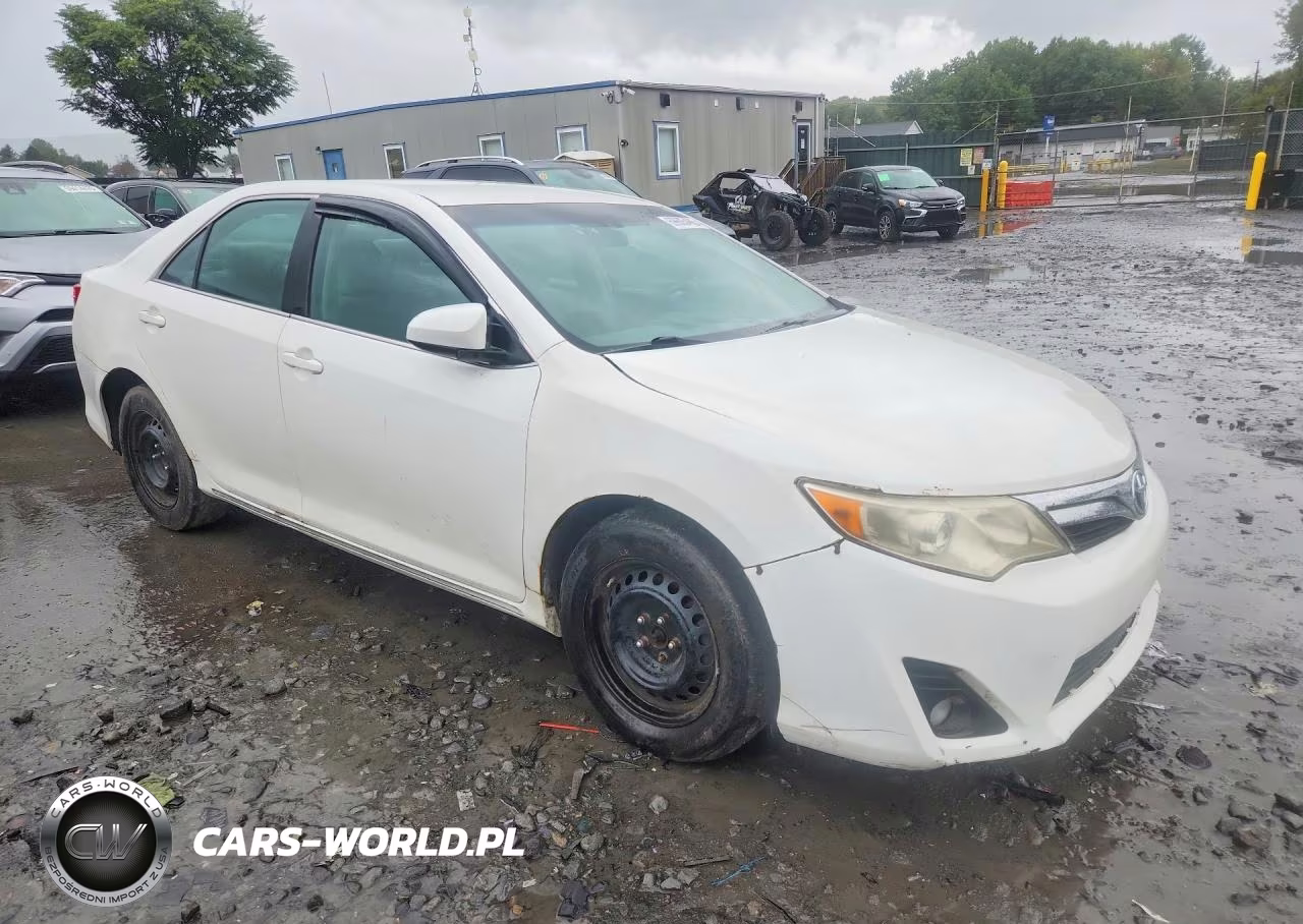 2014 Toyota Camry Hybrid Le VIN:4T1BD1FK9EU138112 - 4
