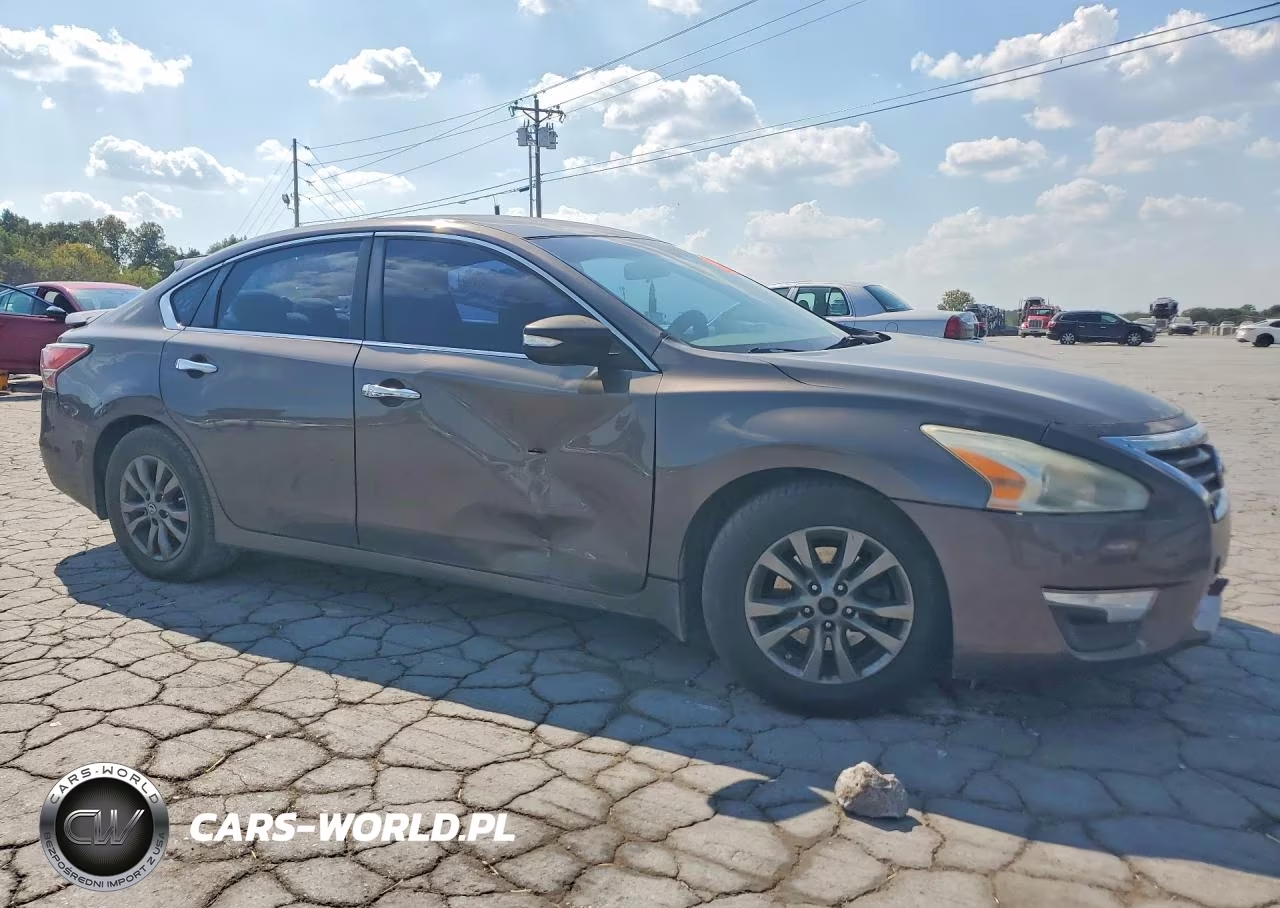 2015 Nissan Altima 2.5 S VIN:1N4AL3AP2FC475493 - 4