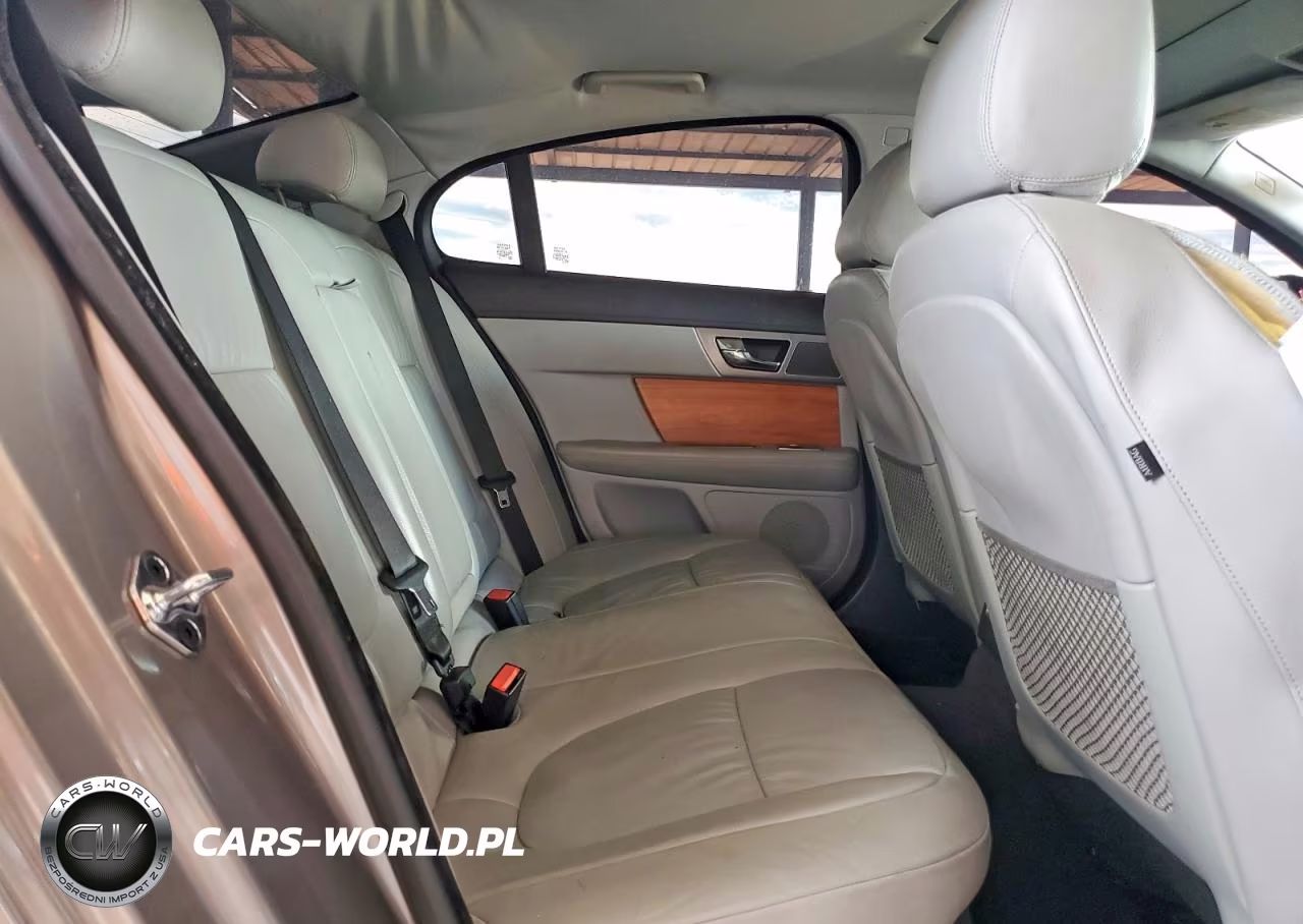 2010 Jaguar Xf Luxury VIN:SAJWA0FA3AHR54334 - 10