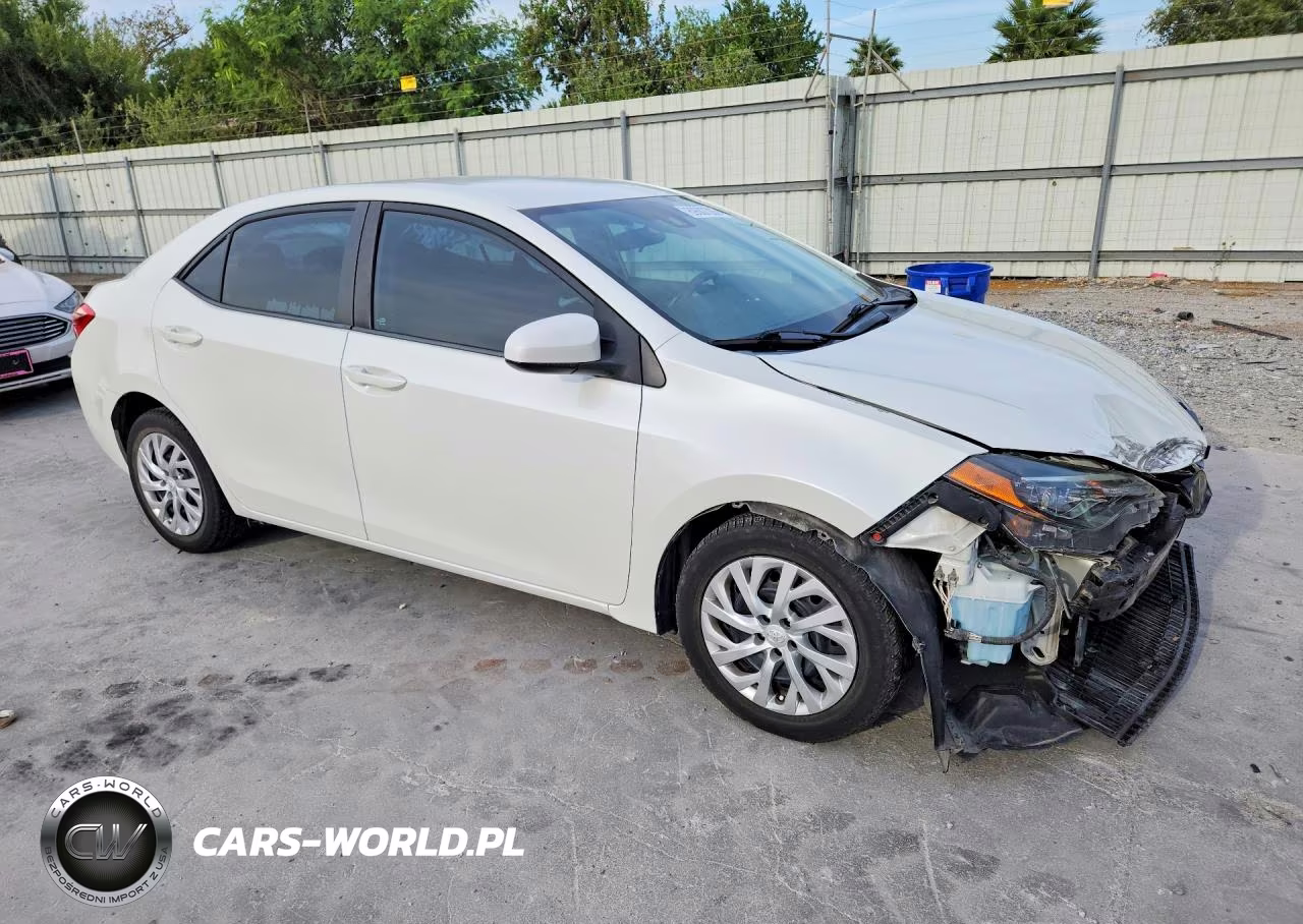 2018 Toyota Corolla Le VIN:5YFBURHE9JP741787 - 4