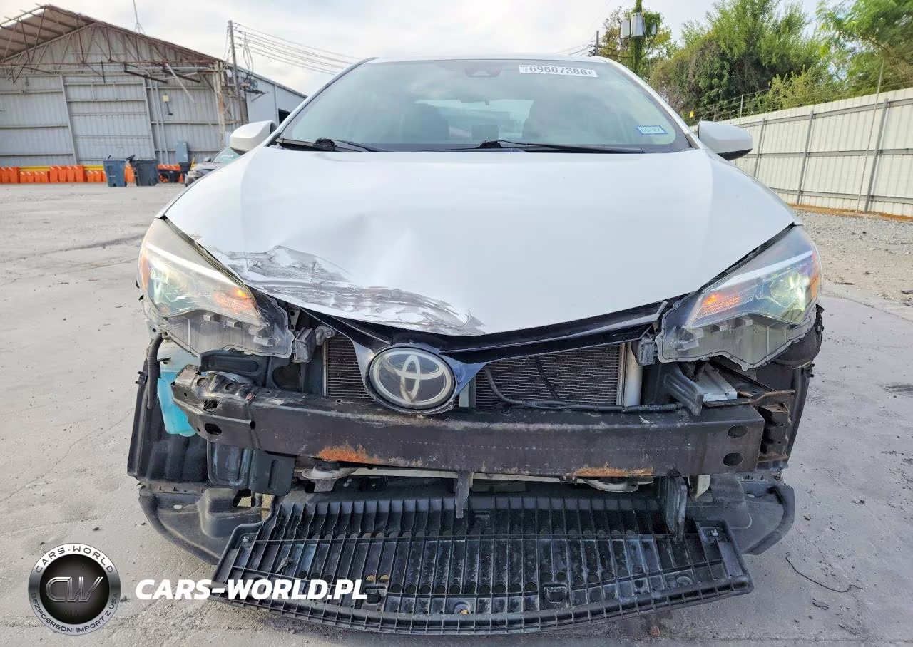 2018 Toyota Corolla Le VIN:5YFBURHE9JP741787 - 5